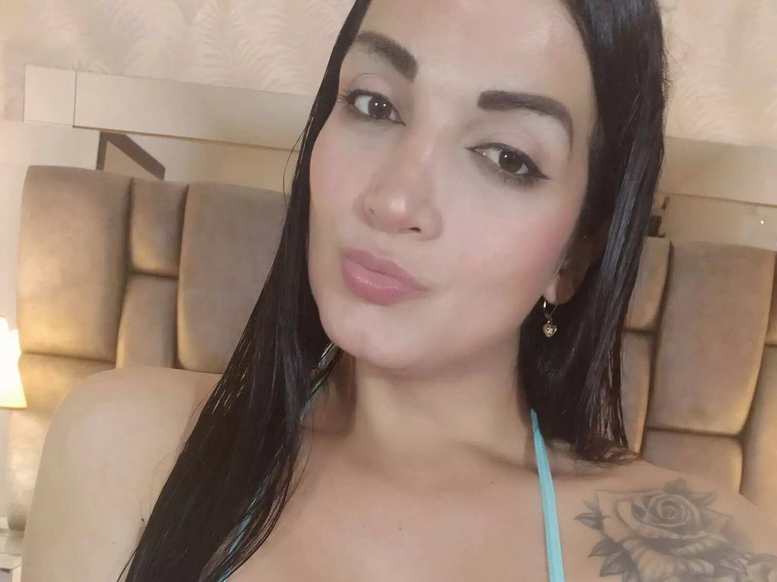 AndreinaZan livejasmin