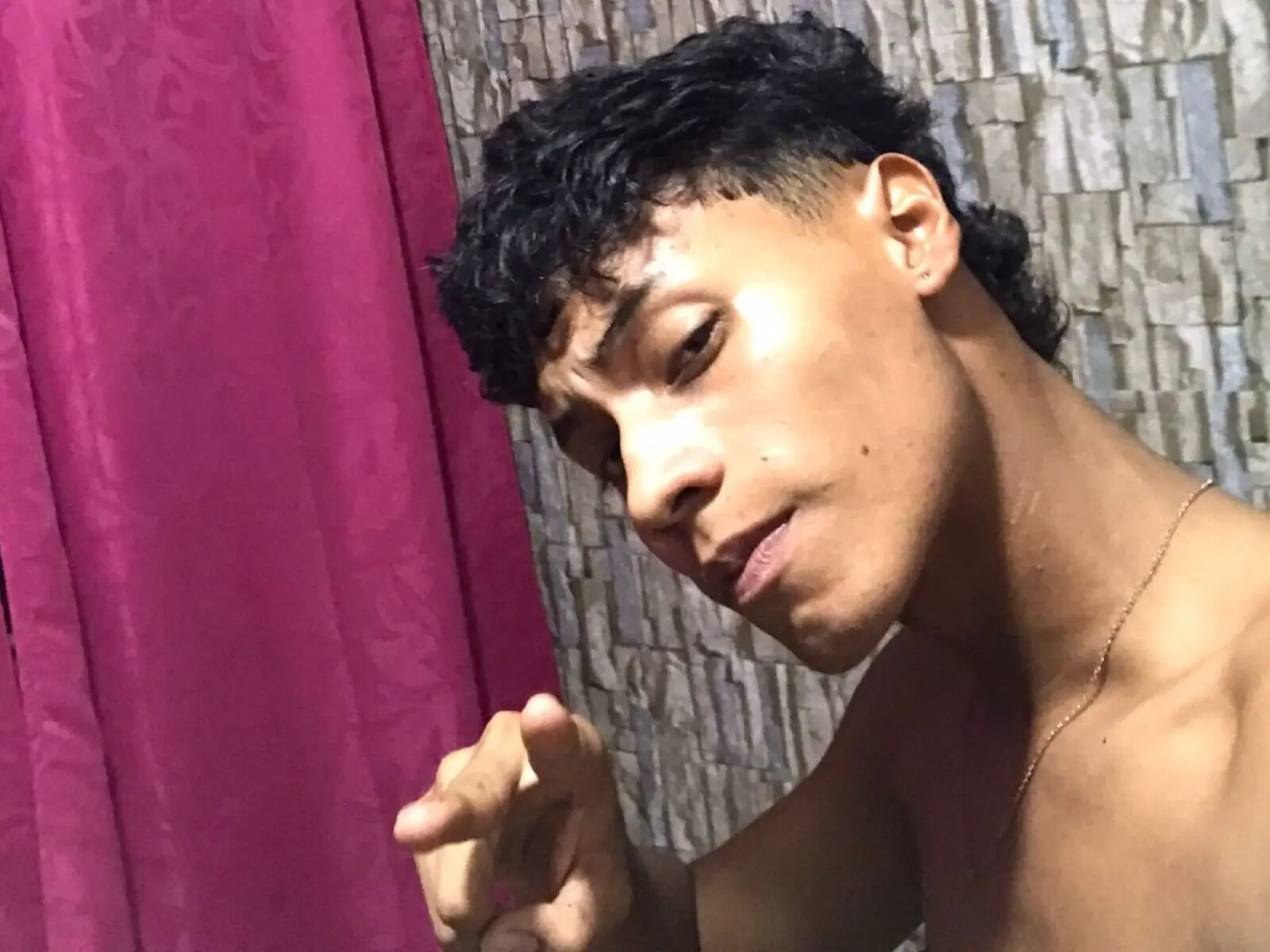 DanielChaverra livejasmin