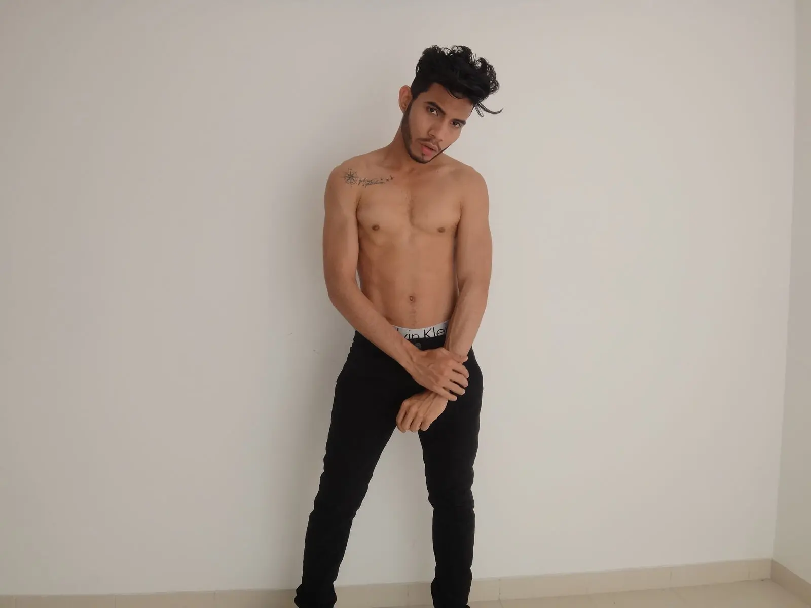 Louisboyfire livejasmin