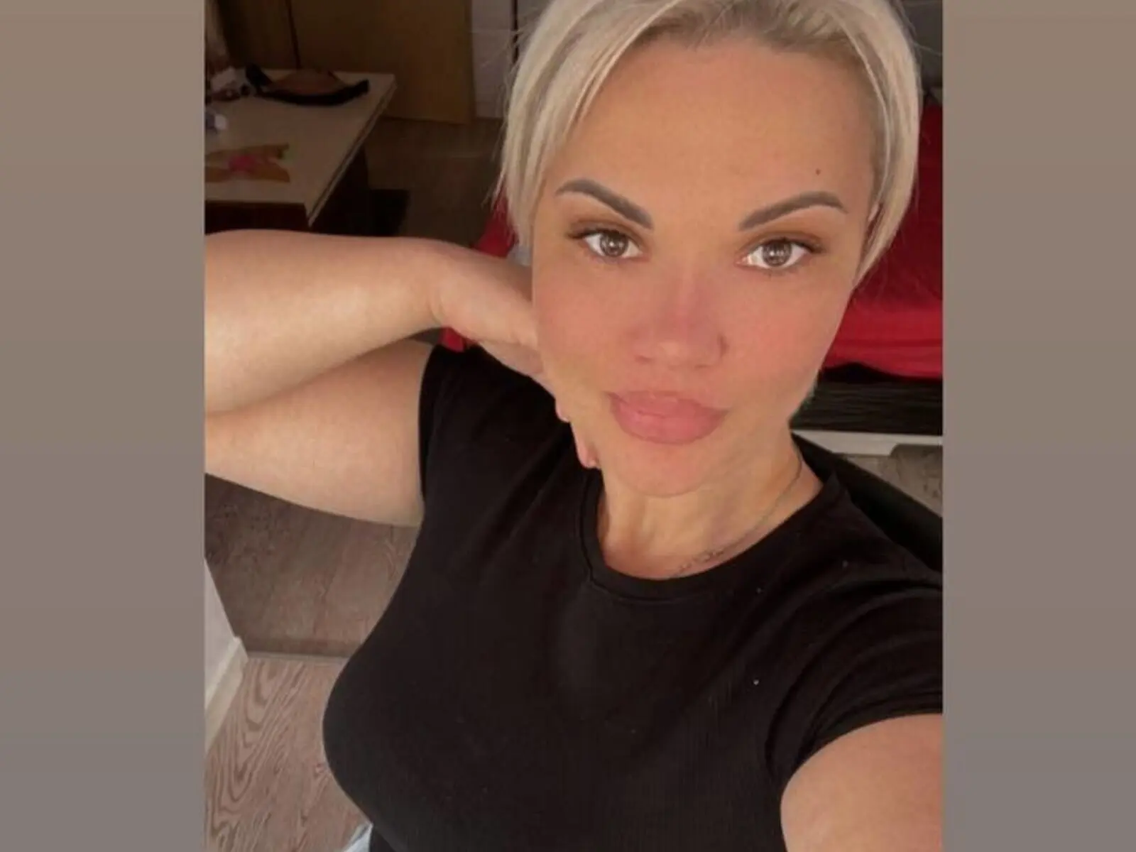 MirabelleCross livejasmin