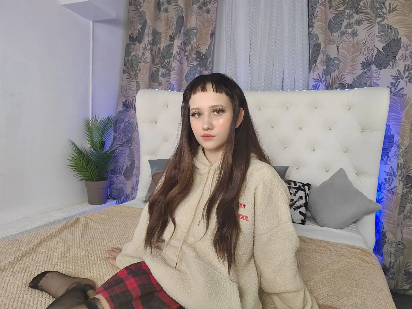 OpheliaLaas livejasmin